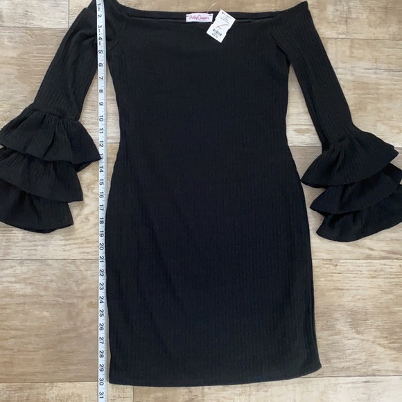 Off the Shoulder Dress - Picture 4 of 5